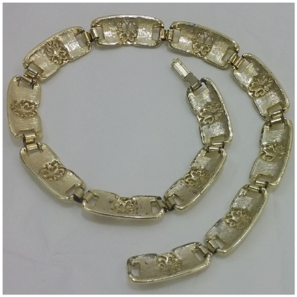 Goldtone Filigree and Enamel Hinged Necklace - Picture 4 of 8